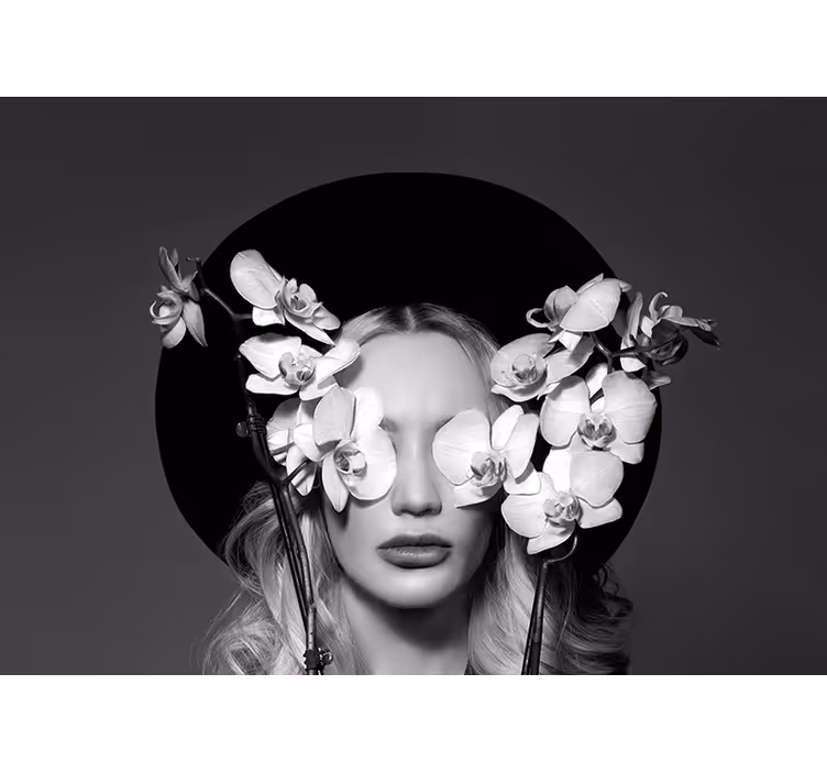 Persiana enrollable salón mujer con sombrero de flores - TenVinilo