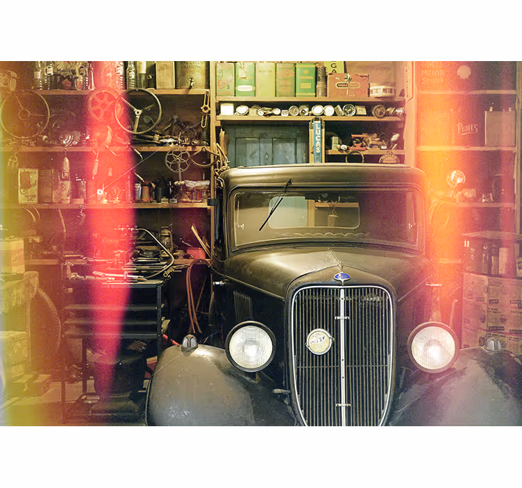 Mural de vehículos exposición de automóviles vintage - TenVinilo