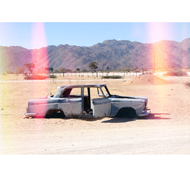 Persiana enrollable salón coche abandonado en el desierto - TenVinilo