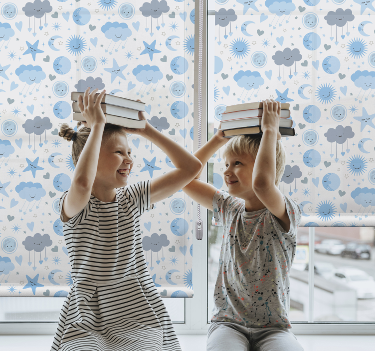 Persiana enrollable nubes patrón de estrellas azules - TenVinilo