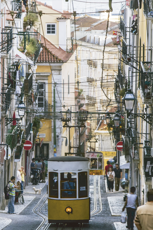 Poster paisajes fotomural tranvía de lisboa - TenVinilo