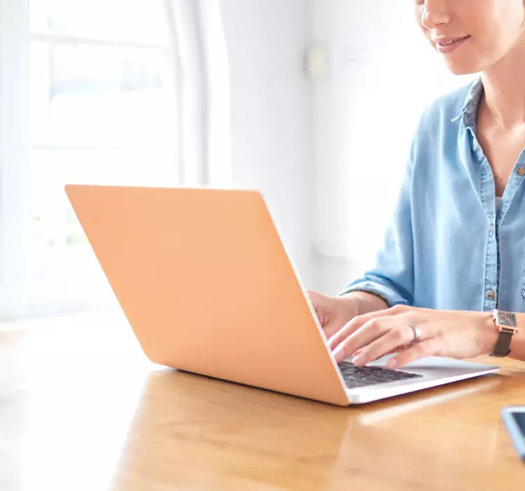 Skin para laptop pelusa de durazno - TenVinilo