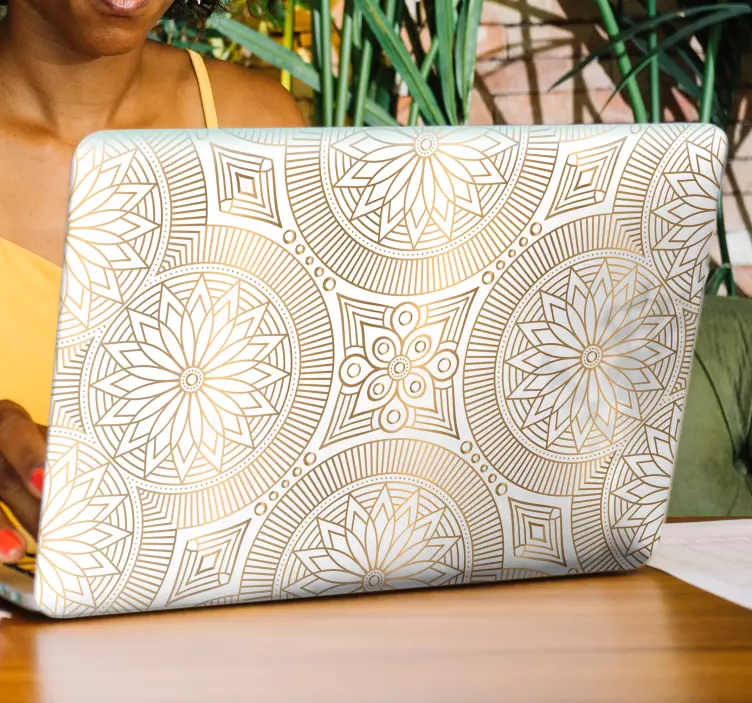 Vinilo para portátil mandala tonos dorados - TenVinilo