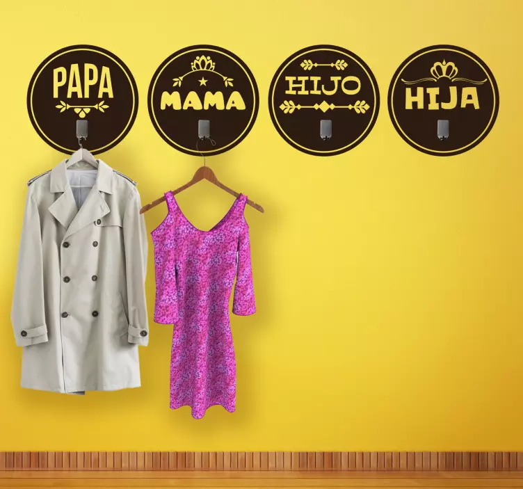 Vinilo decorativo perchero moderno familiar - TenVinilo