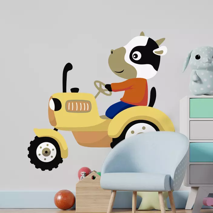 Vinilo infantil de tractor con vaca conduciendo - TenVinilo