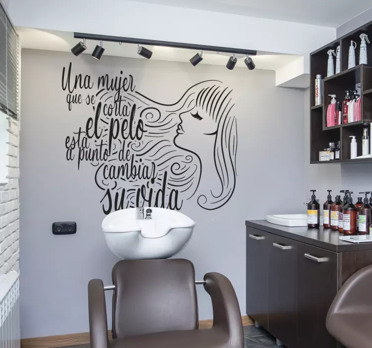 Vinilo pared "Me cambio de pelo y vida" en español sería "Cambié  - TenVinilo