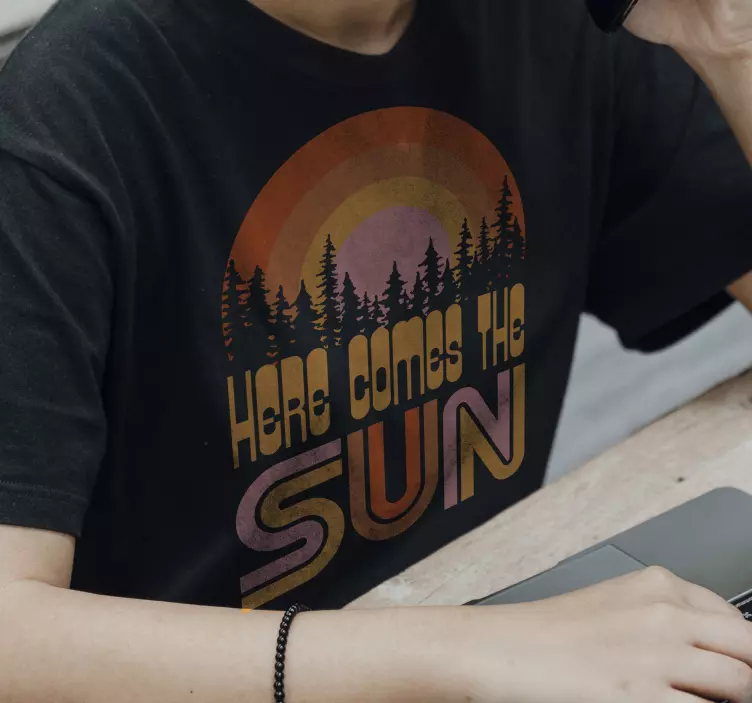 Camiseta gráfico del bosque del amanecer - TenVinilo