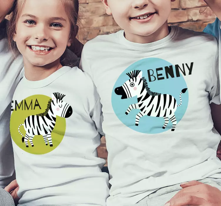 Camiseta infantil cebras con nombre - TenVinilo
