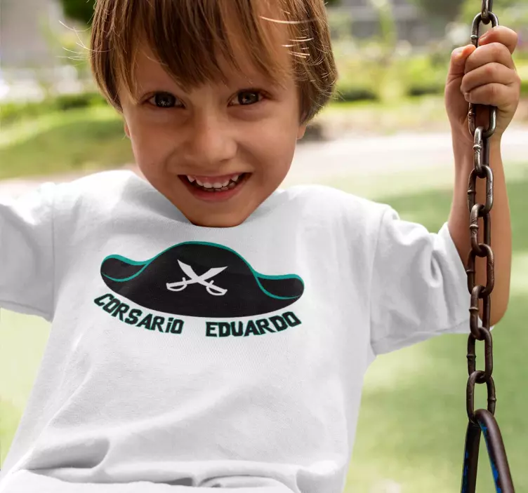 Camiseta infantil sombrero corsario con nombre - TenVinilo