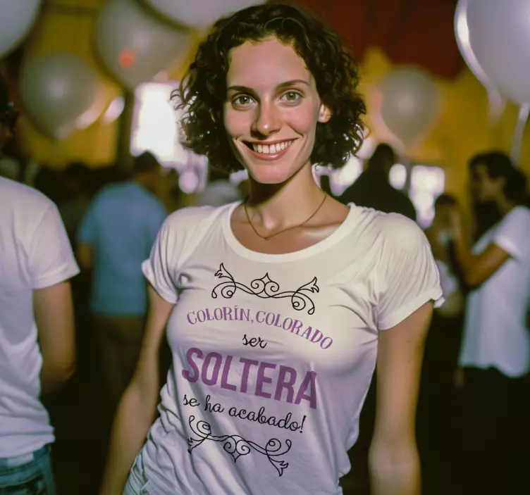 Camiseta once upon a time there was a princess who lived in a cas - TenVinilo