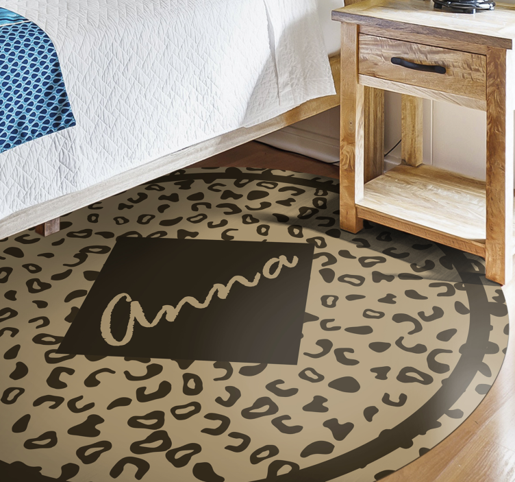 Alfombra vinílica animal leopardo con nombre - TenVinilo