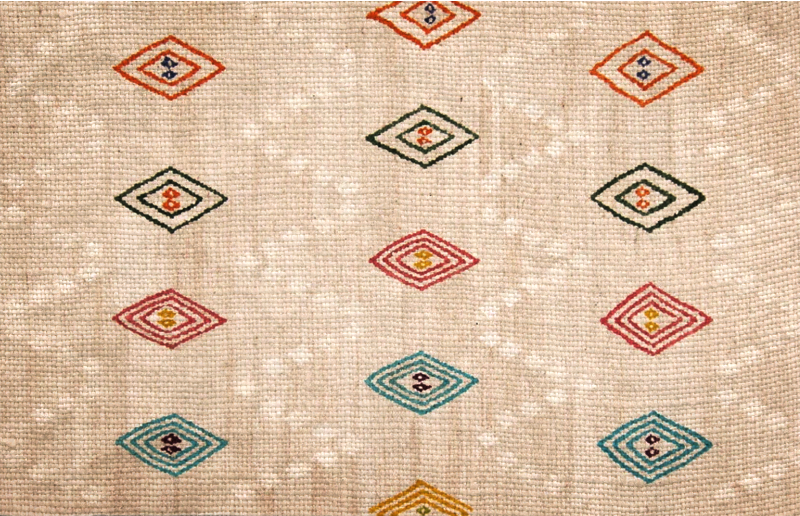 Alfombra vinílica hidráulica motivo de diamante vibrante - TenVinilo